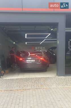Седан Tesla Model 3 2019 в 