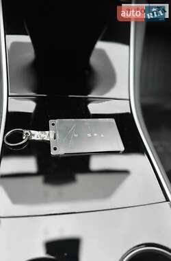 Седан Tesla Model 3 2019 в Киеве