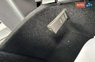 Седан Tesla Model 3 2023 в 
