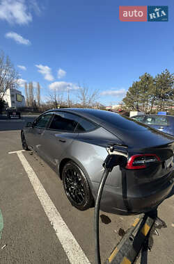 Седан Tesla Model 3 2022 в 