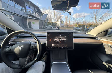 Седан Tesla Model 3 2022 в 