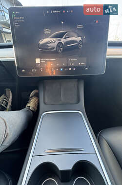 Седан Tesla Model 3 2022 в 