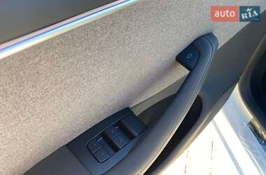 Седан Tesla Model 3 2024 в 