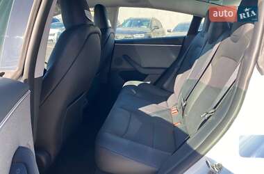 Седан Tesla Model 3 2024 в 