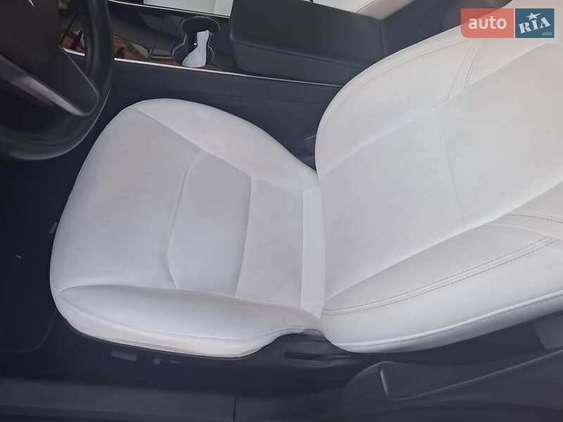 Седан Tesla Model 3 2019 в Полтаві