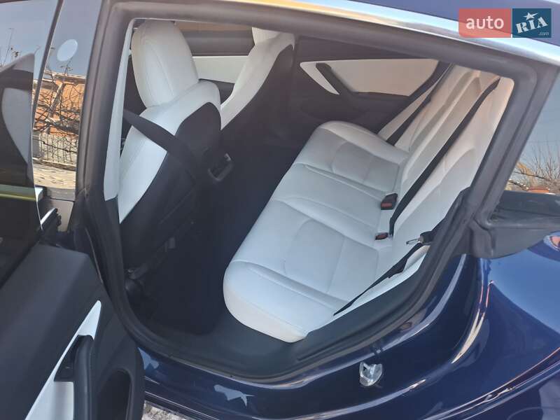 Седан Tesla Model 3 2019 в Полтаві