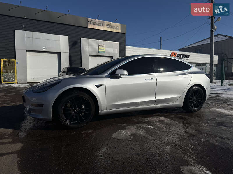 Седан Tesla Model 3 2018 в Киеве