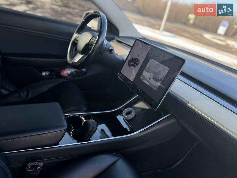 Седан Tesla Model 3 2018 в Киеве