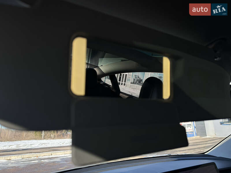 Седан Tesla Model 3 2018 в Киеве