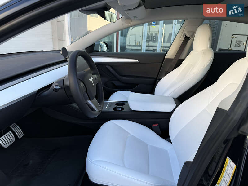 Седан Tesla Model 3 2022 в Броварах