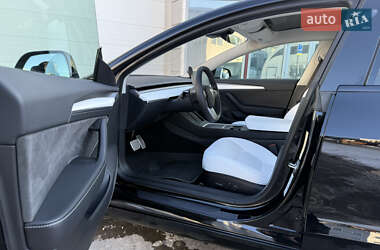 Седан Tesla Model 3 2022 в Броварах