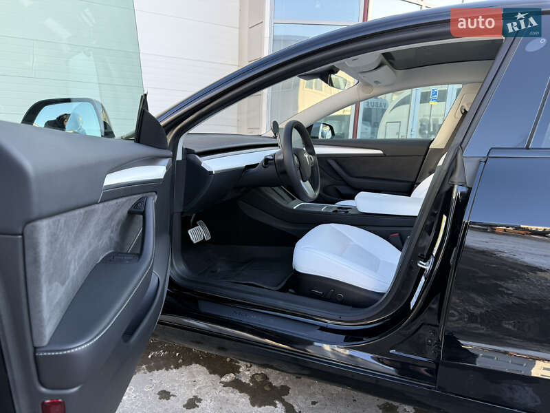 Седан Tesla Model 3 2022 в Броварах