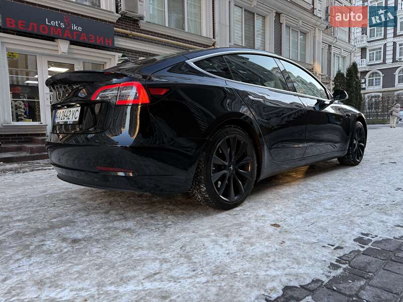 Седан Tesla Model 3 2019 в Киеве