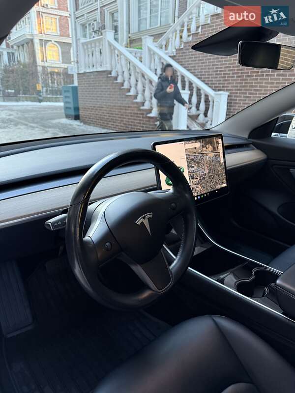 Седан Tesla Model 3 2019 в Киеве