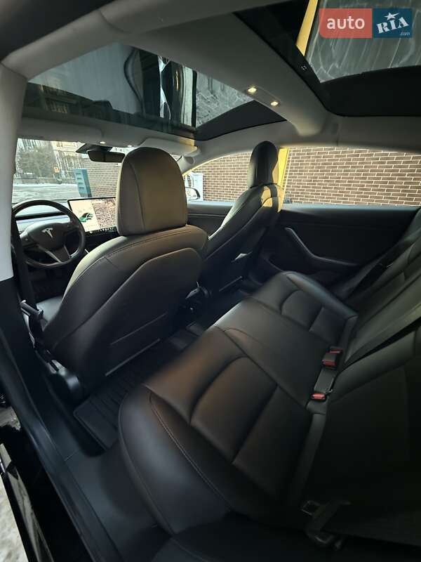 Седан Tesla Model 3 2019 в Киеве