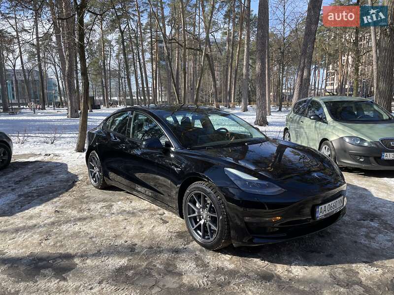 Седан Tesla Model 3 2021 в Києві