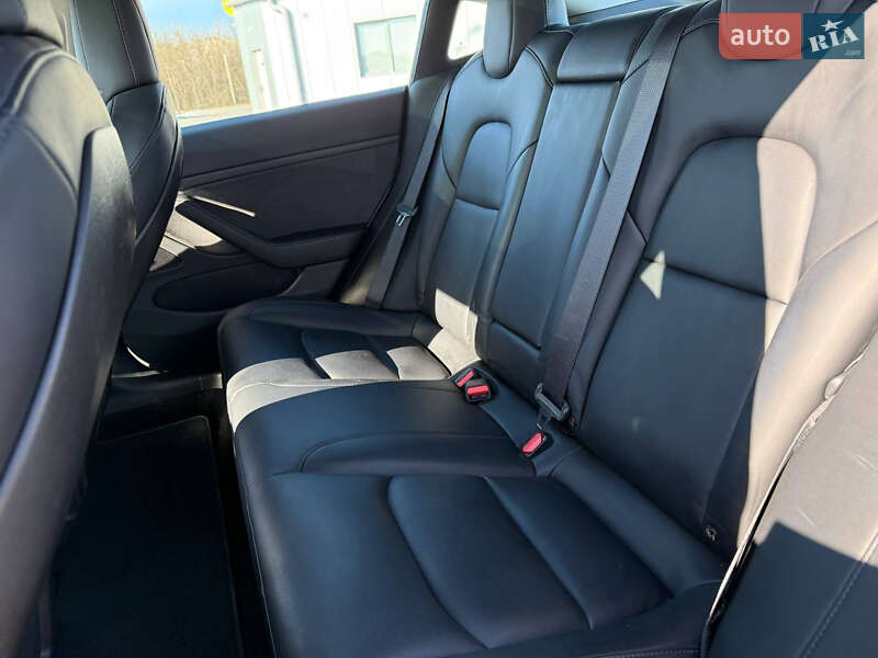 Седан Tesla Model 3 2020 в Луцке