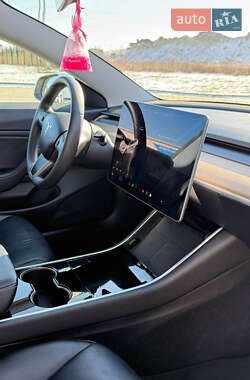 Седан Tesla Model 3 2020 в Луцке