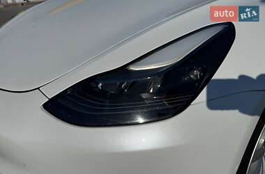 Седан Tesla Model 3 2020 в Луцке