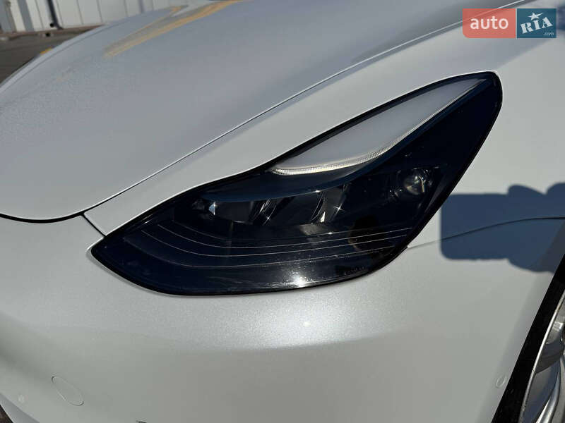 Седан Tesla Model 3 2020 в Луцке