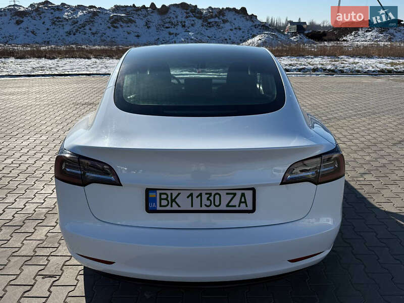 Седан Tesla Model 3 2020 в Луцке