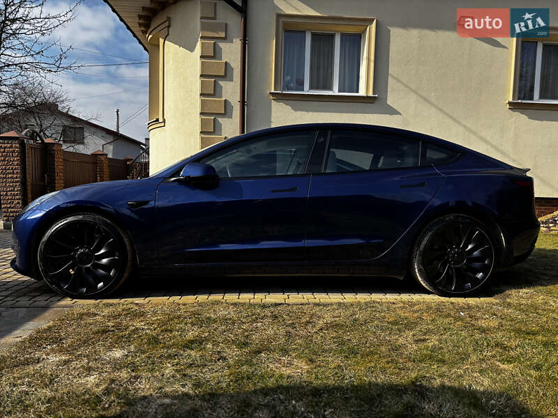 Седан Tesla Model 3 2023 в Львові