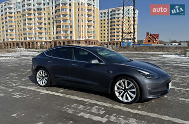 Седан Tesla Model 3 2019 в Буче