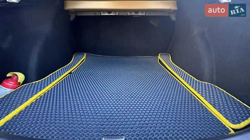 Седан Tesla Model 3 2019 в 
