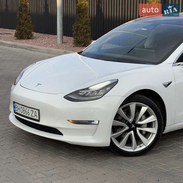 Седан Tesla Model 3 2018 в Одесі