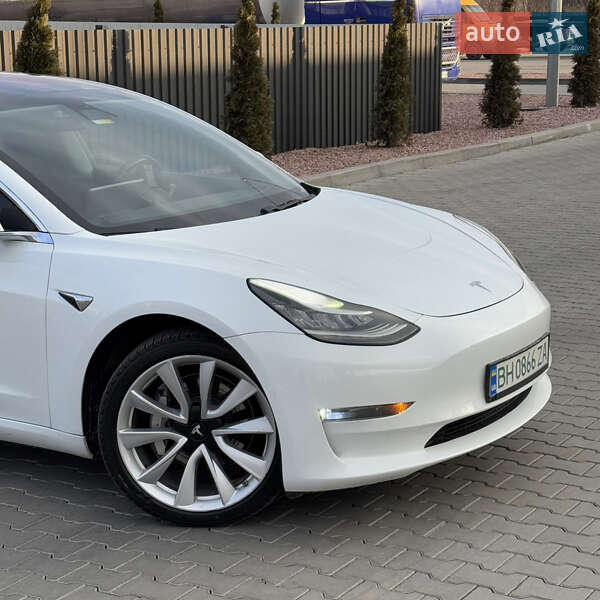 Седан Tesla Model 3 2018 в Одесі