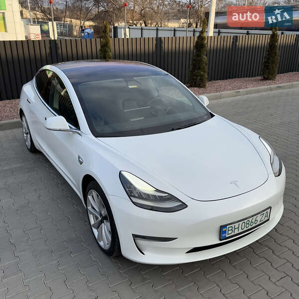 Седан Tesla Model 3 2018 в Одесі