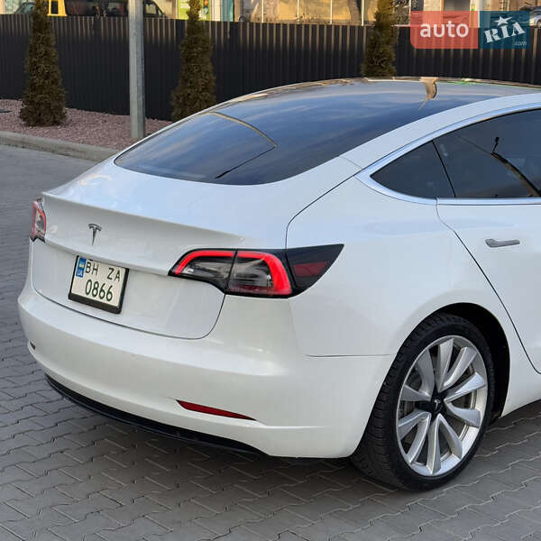 Седан Tesla Model 3 2018 в Одесі