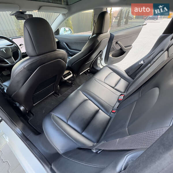 Седан Tesla Model 3 2018 в Одесі