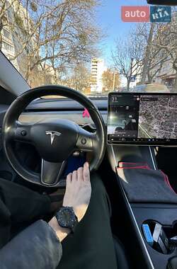 Седан Tesla Model 3 2018 в Львові