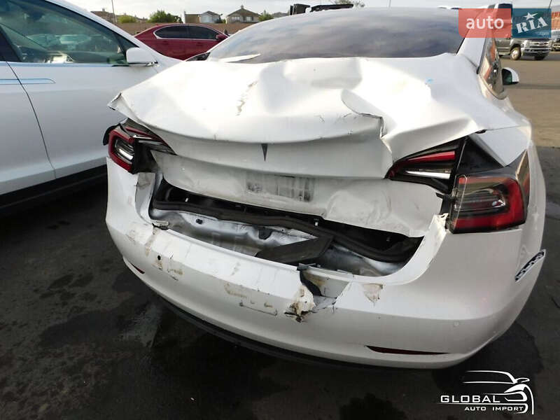 Седан Tesla Model 3 2021 в Одессе