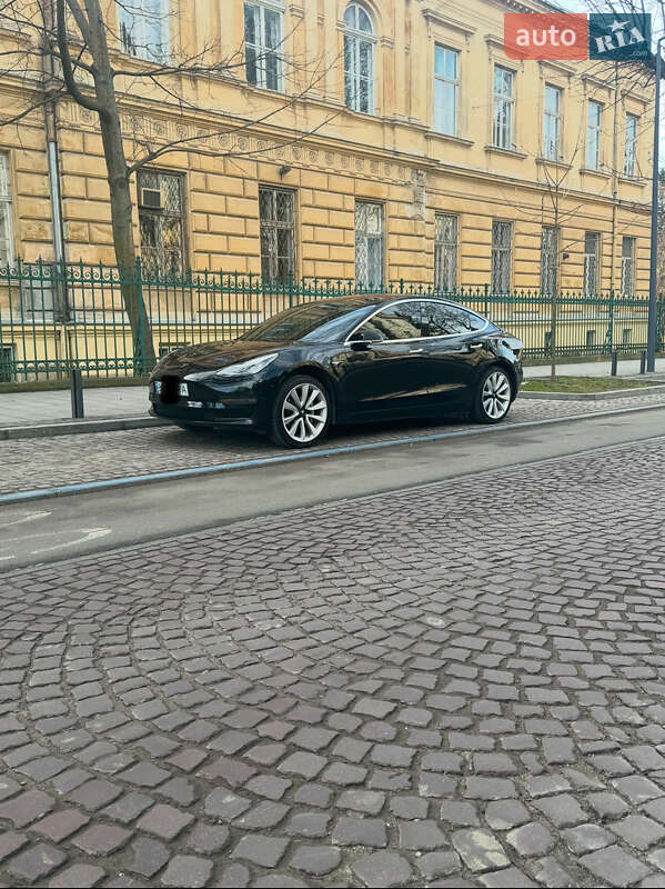 Седан Tesla Model 3 2018 в Львові