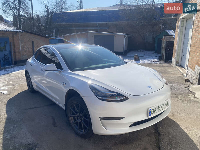 Седан Tesla Model 3 2020 в Кропивницькому