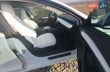 Седан Tesla Model 3 2023 в 