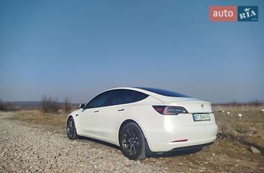 Седан Tesla Model 3 2023 в 