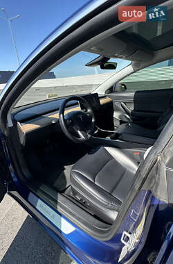 Седан Tesla Model 3 2019 в 