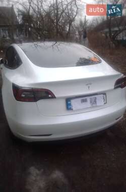 Седан Tesla Model 3 2023 в 