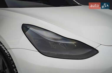 Седан Tesla Model 3 2021 в 