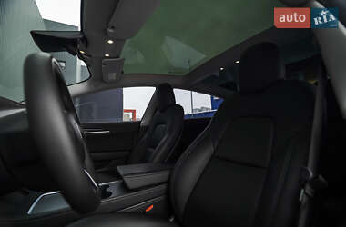 Седан Tesla Model 3 2021 в 
