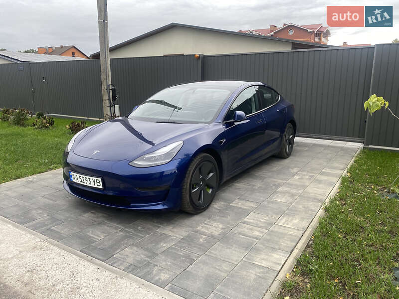 Седан Tesla Model 3 2021 в Киеве
