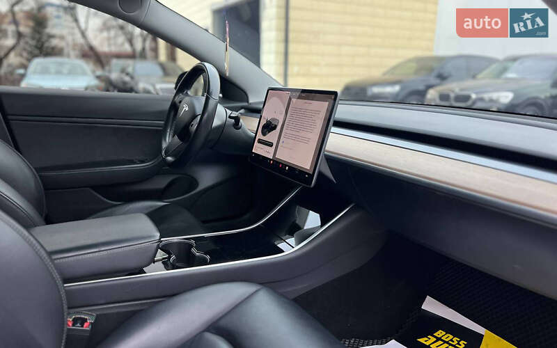 Седан Tesla Model 3 2019 в Ивано-Франковске