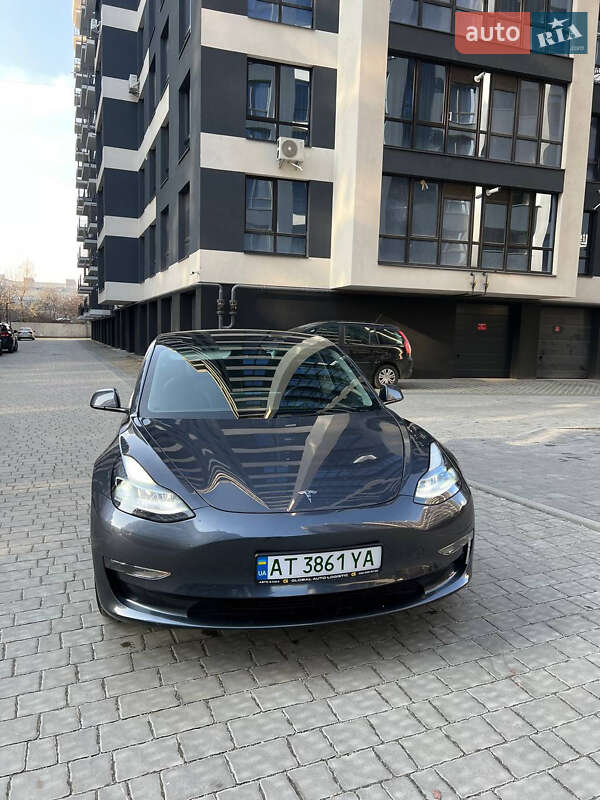 Седан Tesla Model 3 2022 в Ивано-Франковске