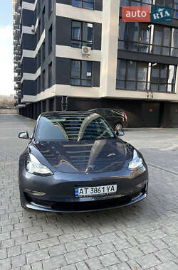 Седан Tesla Model 3 2022 в 
