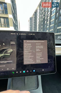 Седан Tesla Model 3 2022 в 
