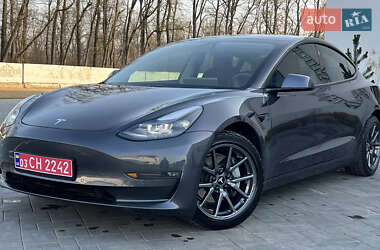 Седан Tesla Model 3 2021 в Луцке