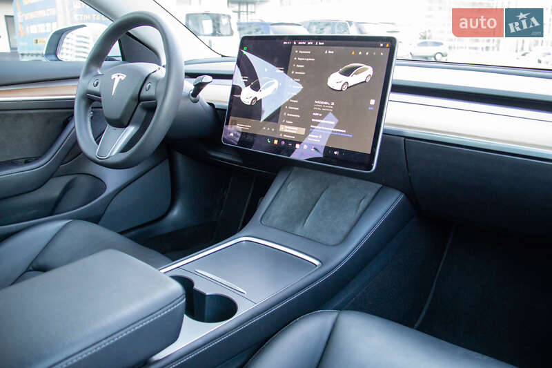 Седан Tesla Model 3 2021 в Києві